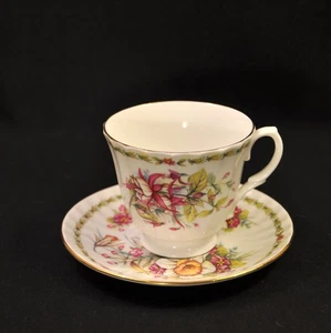 Herzogin Tasse & Untertasse Fine Bone China geriffelt Fuß grün magenta floral mit Gold - Bild 1 von 12
