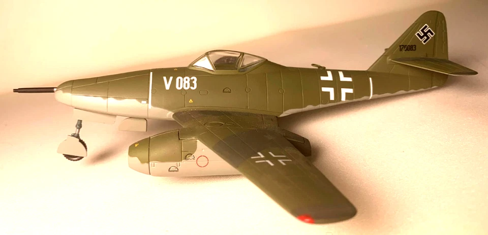 Franklin Mint ME 262 Messerschmitt Luftwaffe. 1:48 Scale 1:48 INV# 2787. S3-3 - Image 1 of 4