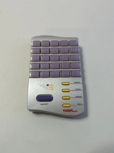 LIGHTS OUT 1995 Electronic Handheld Game Tiger Electronics TESTED - Picture 1 of 7