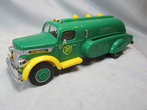 BP 1995-  INTERNATIONAL GAS TANKER TRUCK  1st Edition  MARX TOYS - Picture 1 of 3
