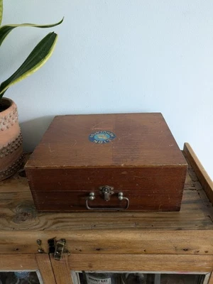 Antique Lion Menucator No 2 Model British Screen Printing Device in Wooden Case  - Image 1 of 4