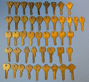 46 vtg COLE NATIONAL KEYS WR2, SC1, Y1, B45H, H33, KWI, ARI, IN3, IN10, YI52, K2 - Picture 1 of 14