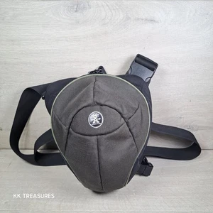 Crumpler Jimmy Bo 400 Padded Camera Shoulder Bag Green Black Triangular Shape - Picture 1 of 15