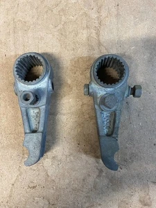 Jaguar XK120/140/150/MK7/8/9 Torsion Bar Adjuster Levers Pair New C3461/2 - Picture 1 of 2