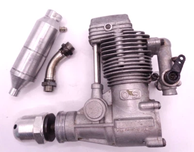 O.S FS 40 4 STROKE GLO ENGINE IN GOOD CLEAN CONDITION - Image 1 of 4