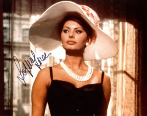 SOPHIA LOREN SIGNED AUTOGRAPHED 8x10 PHOTO ITALIAN SEX SYMBOL ICON BECKETT BAS - Picture 1 of 2