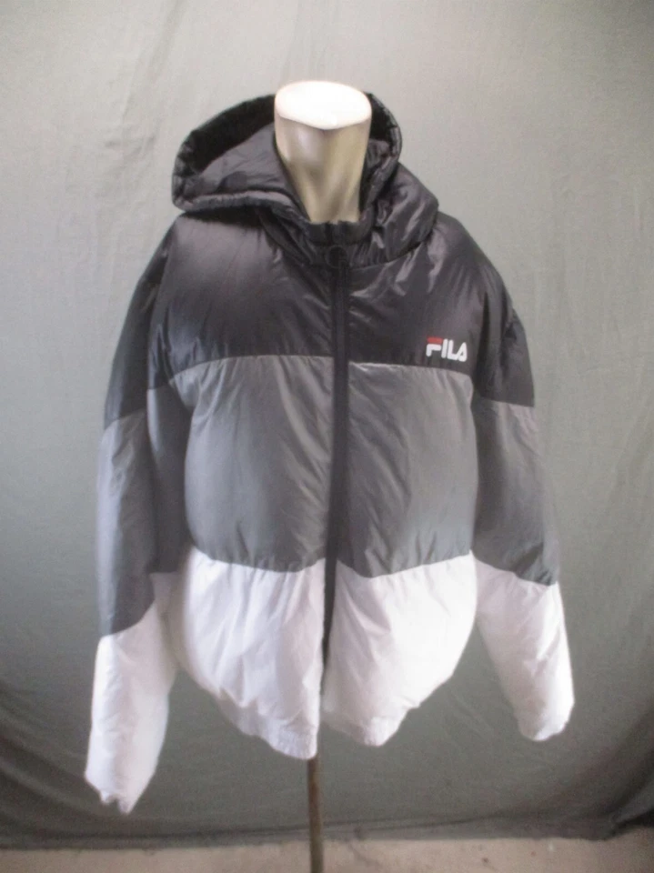 FILA Talla L Para Hombres Cremallera Completa Cuello Soporte Bolsillo Capucha Ligera Puffer Chaqueta 474 Foto 1 de 4