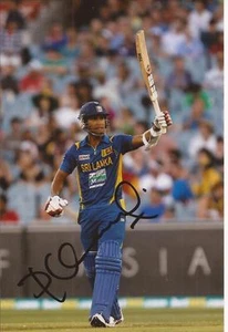 SRI LANKA * DINESH CHANDIMAL SIGNED 6x4 ACTION PHOTO + COA - Bild 1 von 1