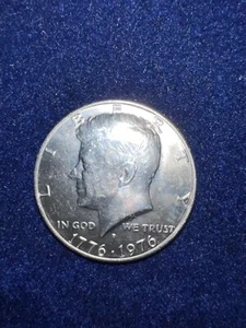 1776-1976 JOHN F KENNEDY HALF DOLLAR BICENTENNIAL COIN - 40% SILVER EXCELL COND - Picture 1 of 5