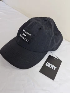 Gorra de béisbol DKNY negra ajustable nueva con etiquetas logotipo bordado. - Imagen 1 de 10