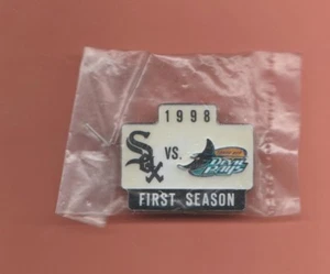 MLB Vintage Tampa Bay Devil Rays v Medias Blancas 1998 Pin Insignia - Nuevo - Raro - Imagen 1 de 1