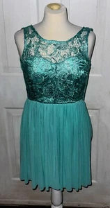 Vestido de Fiesta San Joy Como Nuevo Con Encaje Top Ligero Patinador Falda Fluida 2/4 Usado en Excelente Condición - Imagen 1 de 3