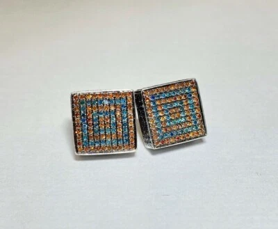 Pendientes cuadrados unisex de oro blanco de 10k con diamantes azules y rojos de 2 quilates  Foto 1 de 4