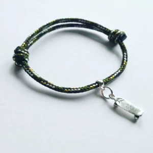 Skateboard Bracelet for Skater Great Gift, small Design Charm on Paracord Skate - Picture 1 of 8