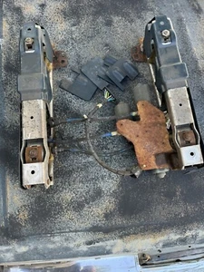 1985-1989 Cadillac Fleetwood Brougham Seat Motor Track - Picture 1 of 3