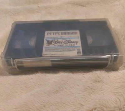 RARE 1977 Walt Disney Pete's Dragon VHS Rental in Clear Hard Clamshell Foto 1 de 4