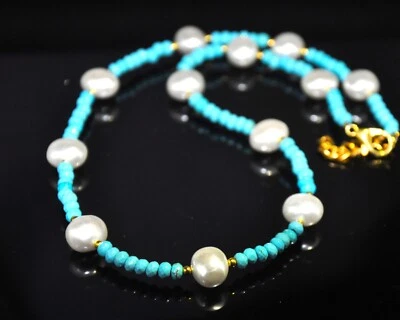 Collar Artesanal Turquesa y Perla Cuentas, Cierre Tono Dorado, Diseño Elegante Foto 1 de 4