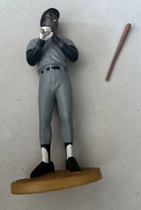 HARTLAND REGGIE JACKSON NY Yankees STATUE FIGURINE Broken Bat See Pictures - Picture 1 of 4