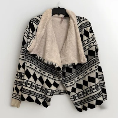 Suéter cardigã Love by Design feminino tamanho grande asteca sherpa frente aberta - Imagem 1 de 4