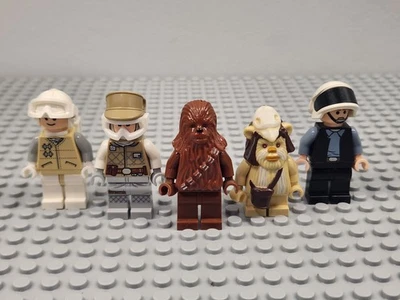 Lot of (5) LEGO Star Wars Minifigures: Chewbacca, Luke, Rebel, Logray, Hoth... - Image 1 of 4