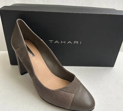 TAHARI Tacones Elroy Gamuza Imitación Cuero Reptil Bloque Bomba 7.5M Tostado Almendra Puntera Foto 1 de 4