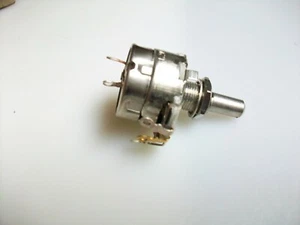 CTS 500K OHM POT WITH SWITCH - LINEAR TAPER - 1/2" SHAFT RV2NBYSD504A - Afbeelding 1 van 4