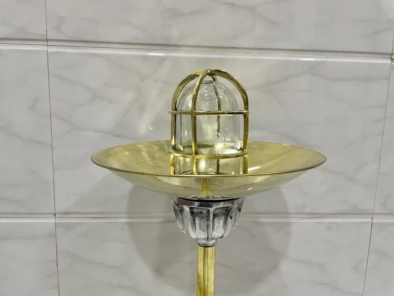 Lámpara de mampara náutica antigua de latón macizo y aluminio vintage con pantalla redonda Foto 1 de 4