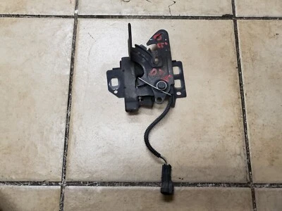 Pestillo de bloqueo de capó Cadillac DTS 2006 2007 2008 2009 2010 2011 Foto 1 de 2