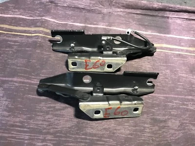 PAR DE DOBRADIÇAS SUPORTE DOBRADIÇA CAPÔ DIANTEIRO ESQUERDO E DIREITO BMW OEM E60 545I 550I M5 04-10 - Imagem 1 de 4