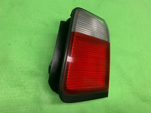 LUZ TRASERA INTERIOR SEDÁN HONDA ACCORD 96 97 LADO DERECHO DEL PASAJERO - Imagen 1 de 3