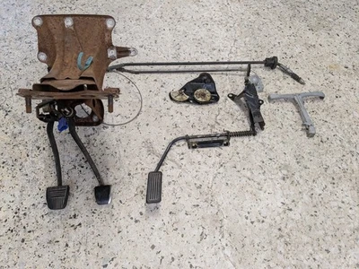 Toyota Starlet KP60 LHD Pedals / Pedal Box (Brake, Cluster, Accelaration) Foto 1 de 4