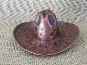Vintage Copper Hand Hammered Cowboy Hat Ashtray ~ Great Patina ~ Unmarked USED - Picture 1 of 6