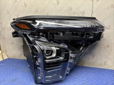 Read 2023-2024 CHEVROLET TRAX RH PASSENGER SIDE HEADLIGHT  OEM 42907056 - Image 1 of 4