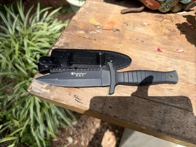 Smith & Wesson HRT Bota Cuchillo Fijo Hoja de Acero Inoxidable Mango de Goma y Funda Foto 1 de 4