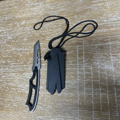 Cuchillo de acero inoxidable Tomahawk XL 0600 con funda para cuello Foto 1 de 4
