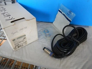 TELEMECHANIQUE XS2-N12PA340L1 INDUCTIVE PROXIMITY SWITCH - Picture 1 of 2