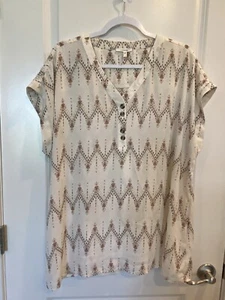 Maurice’s 2 Womens 2x short sleeve blouse, slightly sheer, very pretty - Picture 1 of 10