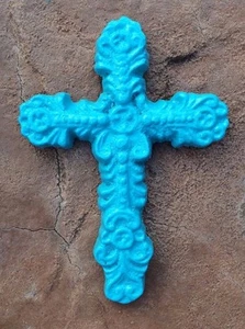 Small Beautiful TURQUOISE cast iron CHRISTIAN hanging wall CROSS - Picture 1 of 3