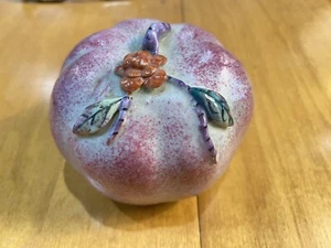 ANTICO TEMPIO CINESE IN PORCELLANA CHE OFFRE FRUTTA ALTARE MELONE - Foto 1 di 7
