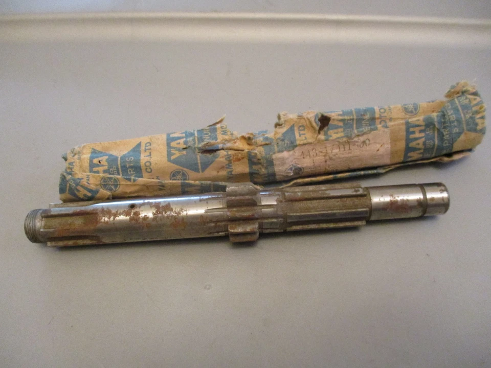 Nuevo de Lote Antiguo Yamaha OEM Eje Principal 11T 1974-1975 DT125 DT175 443-17411-00 Foto 1 de 1