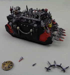 Warhammer Chaos Rhino pintado con piezas - Imagen 1 de 7