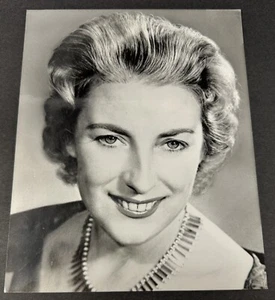 1940s VERA LYNN UK Singer 8 X 10 Photo - Picture 1 of 2