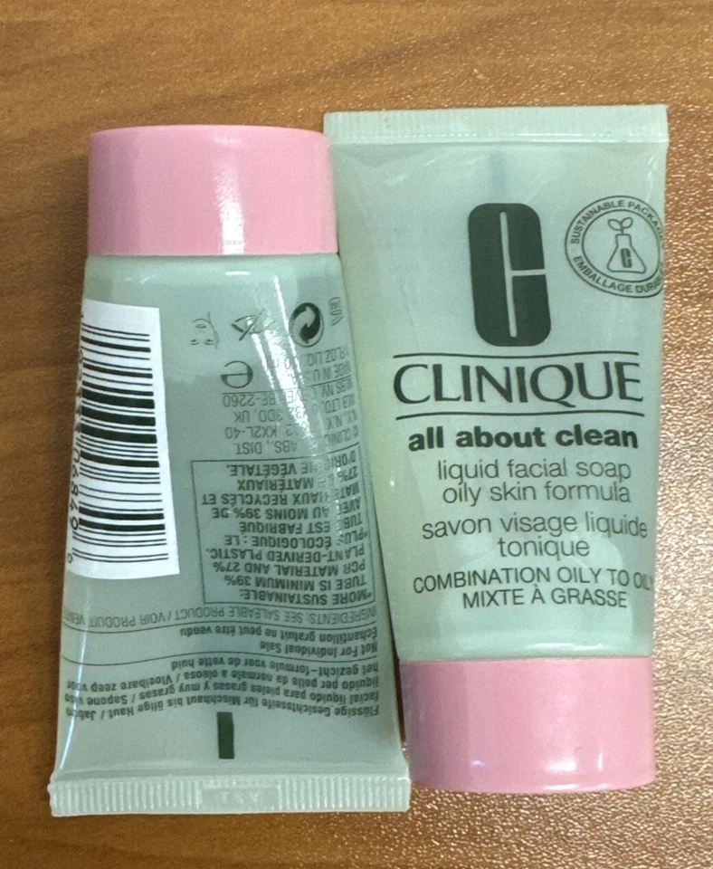Jabón facial líquido Clinique All About Clean piel grasa 30 ml tamaño de viaje - paquete de 2 Foto 1 de 1