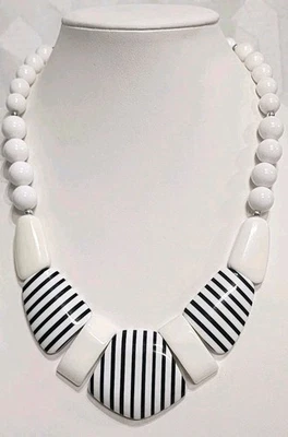Collar grueso retro geométrico grueso con cuentas a rayas blancas negras Foto 1 de 4