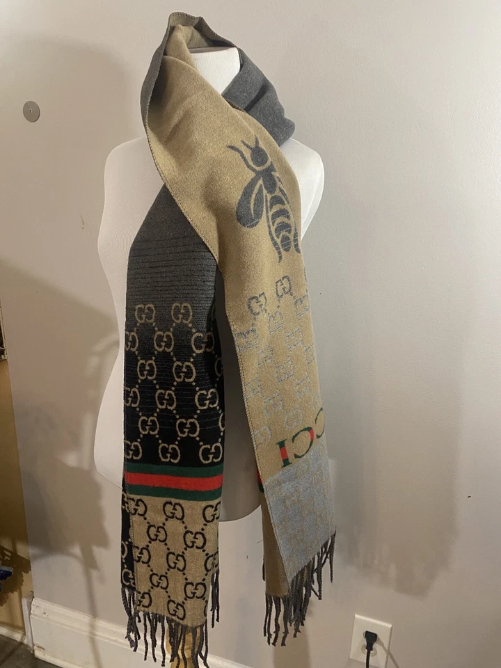 Gucci Mujer Invierno Logo Cachemira Bufanda Negro y Rojo, Gris Diseño Reversible Foto 1 de 4