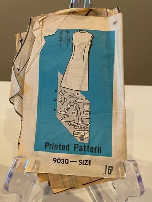 PRINTED PATTERN 9030 LADIES DRESS SIZE 16 - Image 1 of 2