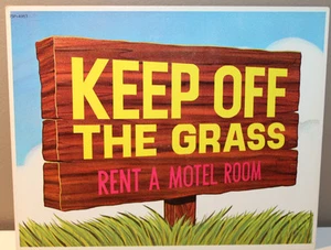 Custom Card Easel Canada Lithograph Joke Easel 1967 Keep Off Grass Rent Motel - Bild 1 von 4