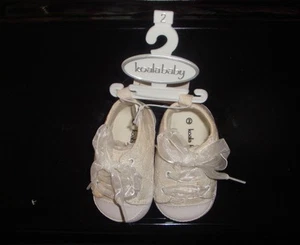 ZAPATILLAS DE CUNA DECORATIVAS BLANCAS PARA BEBÉ KOALA BEBÉ ""TOYS R US"" TALLA 2 NUEVAS CON ETIQUETAS - Imagen 1 de 5
