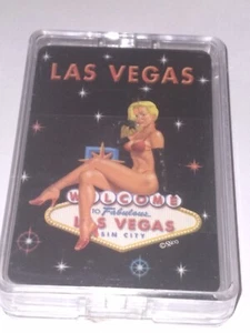 Las Vegas Pin Up blondes Show Girl in roten Spielkarten Neu in Verpackung in Plastikhülle - Bild 1 von 3
