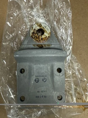 Helicóptero Bell UH-1 Huey Soporte P/N 540-011-303-15 SA 540-011-303-015 Foto 1 de 4